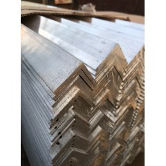 Алюминиевый уголок 40х40х1.8 L= 4 м АД31Т1 матовый