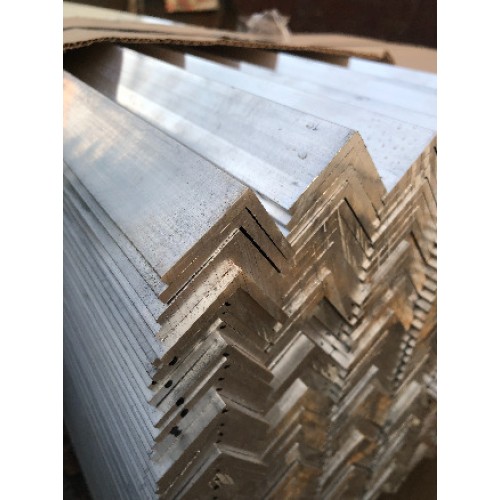 Алюминиевый уголок 70х70х6 L= 2м АД31Т1